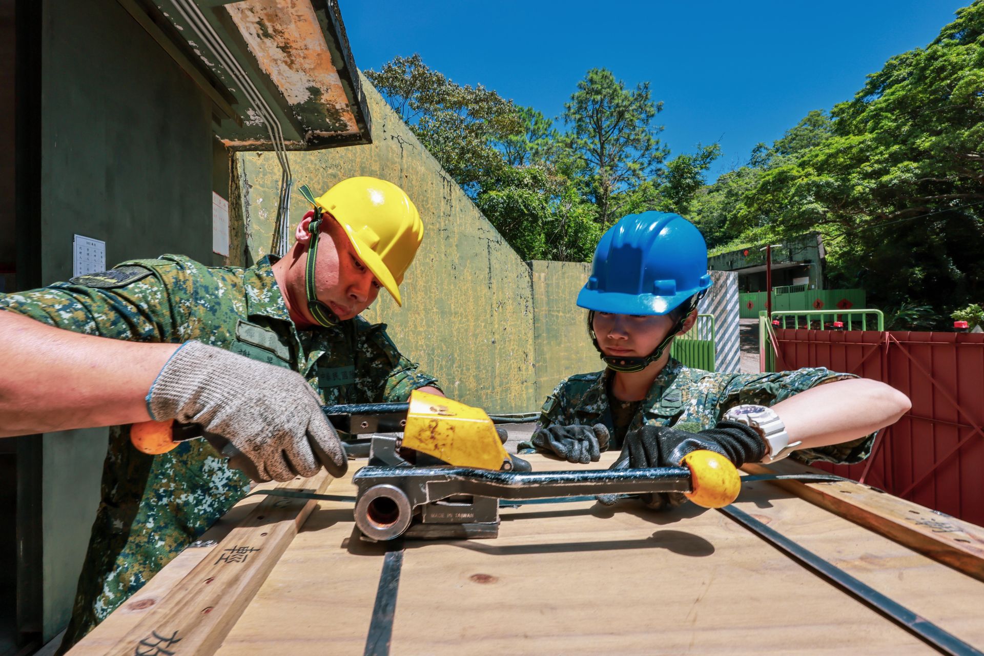 彈藥入庫前均由官兵完成清點、打包，整齊擺放定位，確保彈藥維管安全無虞。（記者謝承宏攝）