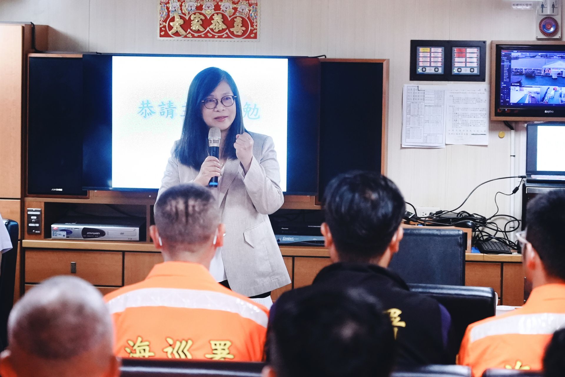 管碧玲主委讚許海巡每一次遠洋巡護任務，都是突破新的歷史。（海委會提供）