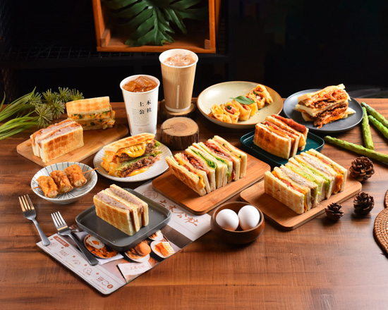 土木公社碳烤吐司出示數位市民虛擬卡店內消費，立即享有消費金額95折優待。（中市數位發展局提供）