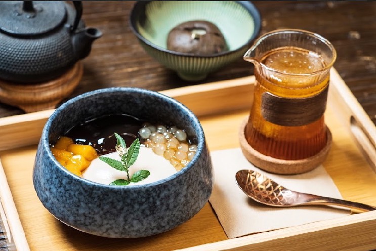 正壺記豆花出示數位市民虛擬卡贈豆漿或中淺焙美式咖啡1杯。（中市數位發展局提供）