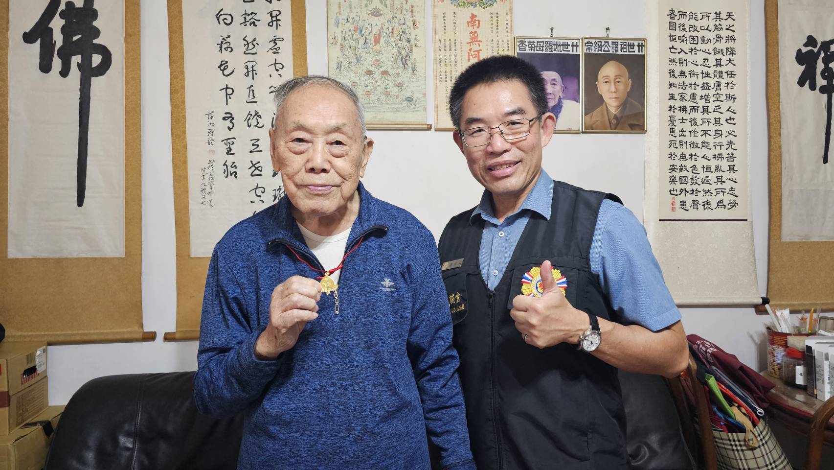 臺北市榮民服務處今日前往信義區，為年滿百歲榮民羅爺爺舉辦祝壽慶生活動。（臺北市榮民服務處提供）