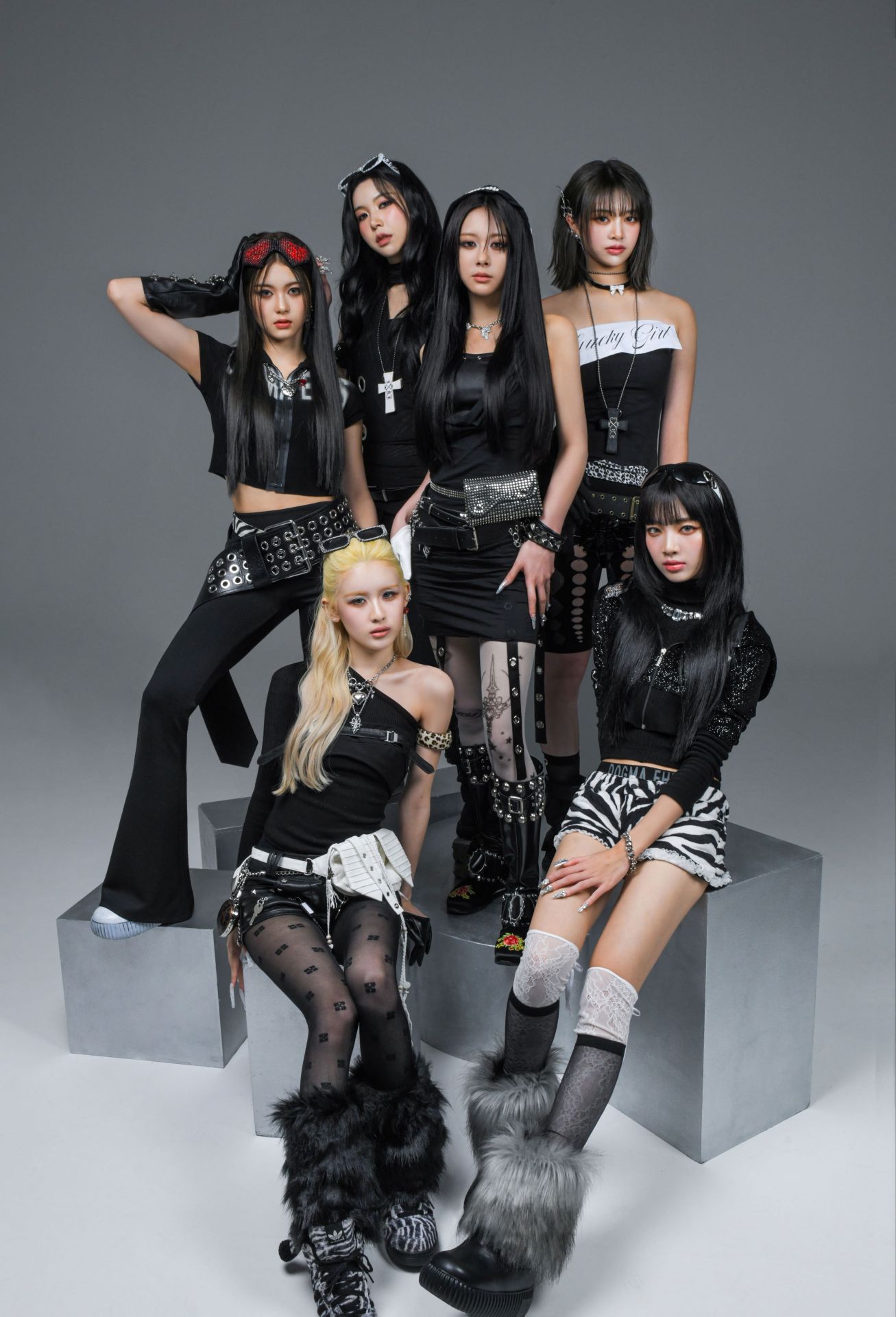 GENBLUE幻藍小熊 首度登上臺北跨年晚會，以甜美外型與爆發舞台能量，準備用青春熱力點亮跨年夜。（臺北市政府提供）