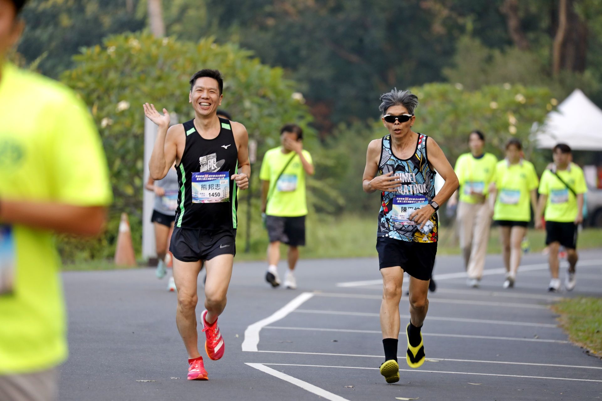 活動吸引千餘名跑者踴躍參加，享受清晨清新空氣，跑向健康。（記者孫建屏攝）