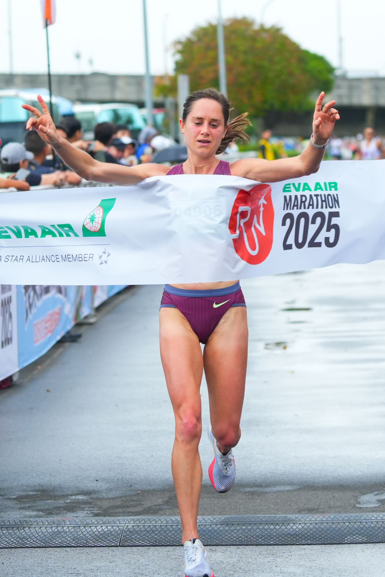 全程馬拉松女子組冠軍由澳洲選手Amelia Clark封后。（長榮航空提供）