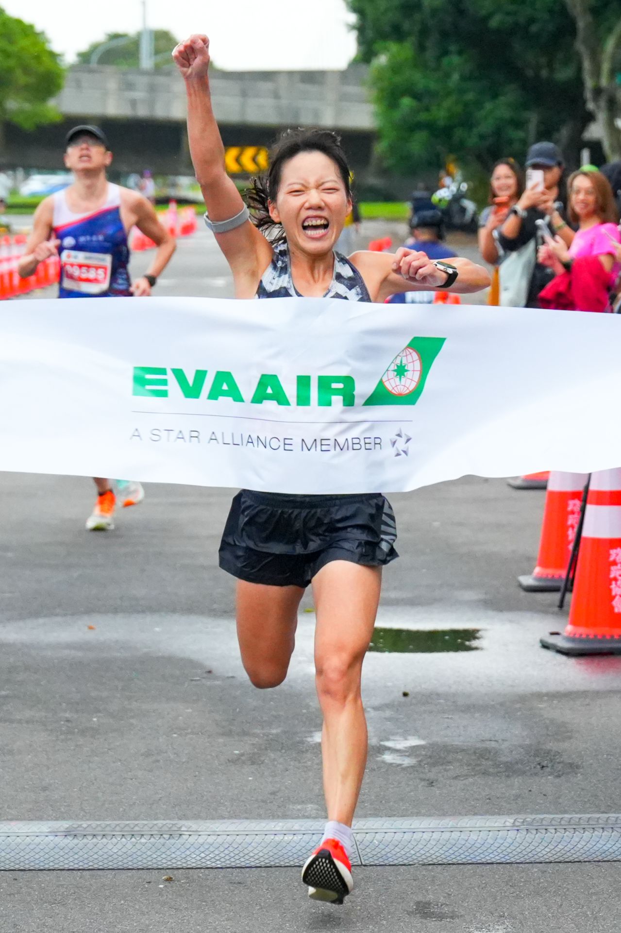 國內好手陳美彤留下半程馬拉松女子組冠軍。（長榮航空提供）