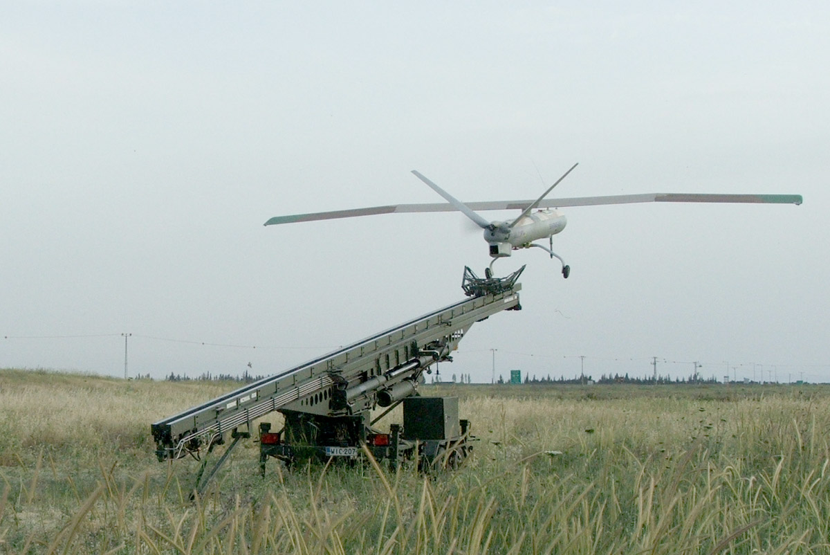   Hermes 450具高性能作戰效益，在敵軍小型防空武器射程外，自主飛行執行長時間的偵巡任務，有效反制敵軍雷達搜索與追蹤戰力。（取自Elbit Systems 網站）