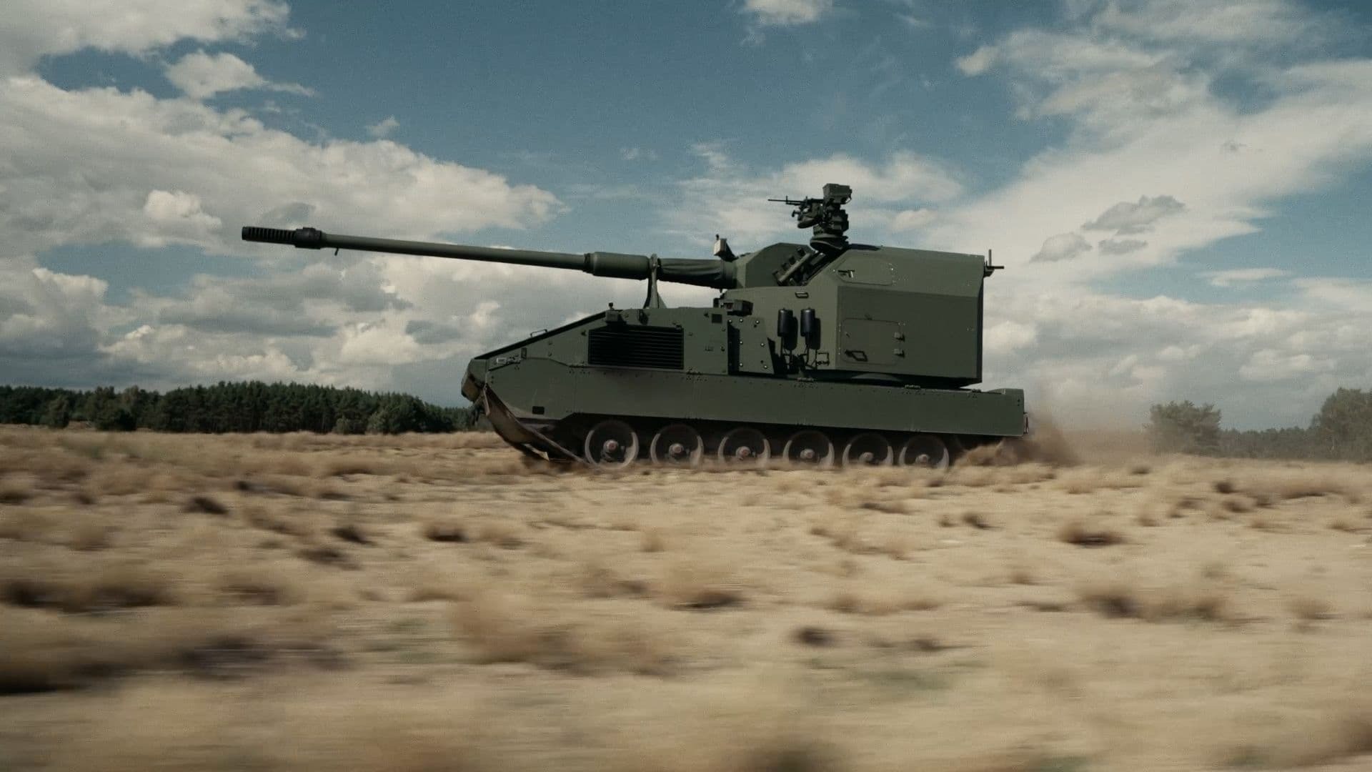 KNDS公司發布履帶型RCH155自走砲概念影片，強調該型砲塔配備先進自動裝填系統、可有效降低後勤負擔。（取自KNDS公司網站）