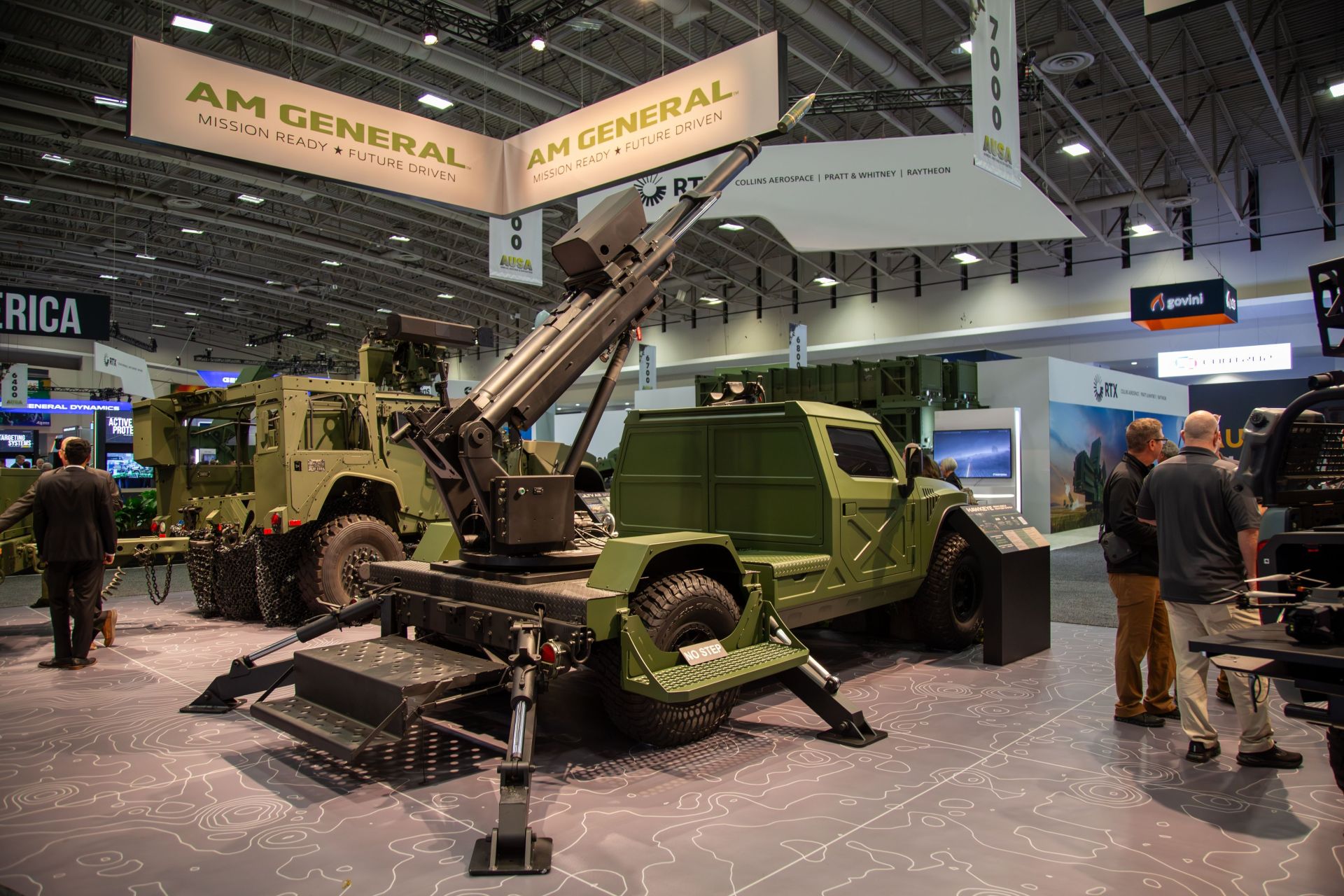 通用汽車集團根據烏俄戰場經驗，推出應用「軟制退科技」技術的改良版「鷹眼」105公厘車載榴砲。（取自通用汽車集團「X」帳號）