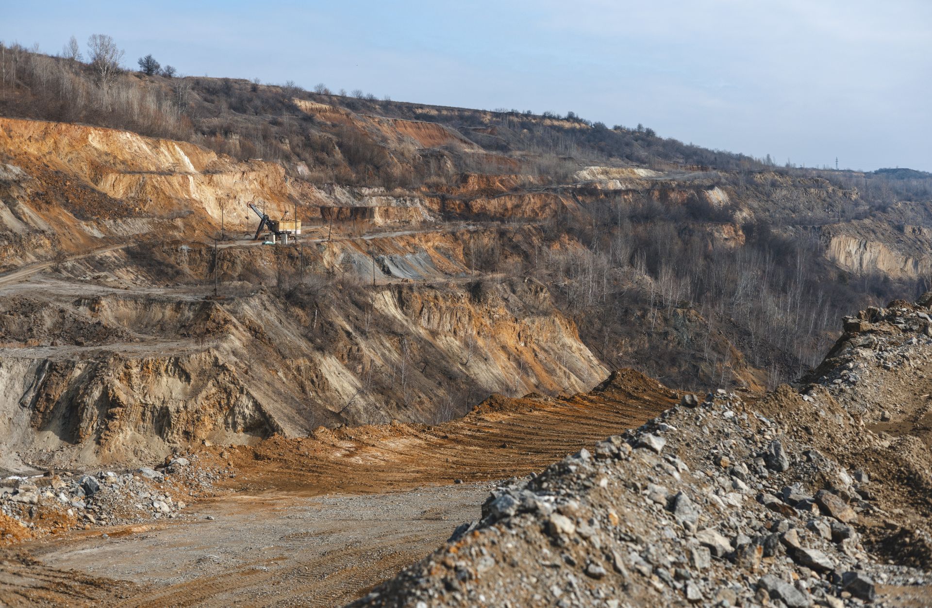  歐盟擬擴大跨國稀土礦物合作，並回收現有產品相關材料，確保供應鏈安全。圖為烏克蘭基羅夫格勒州的採礦場。（達志影像／歐新社資料照片）