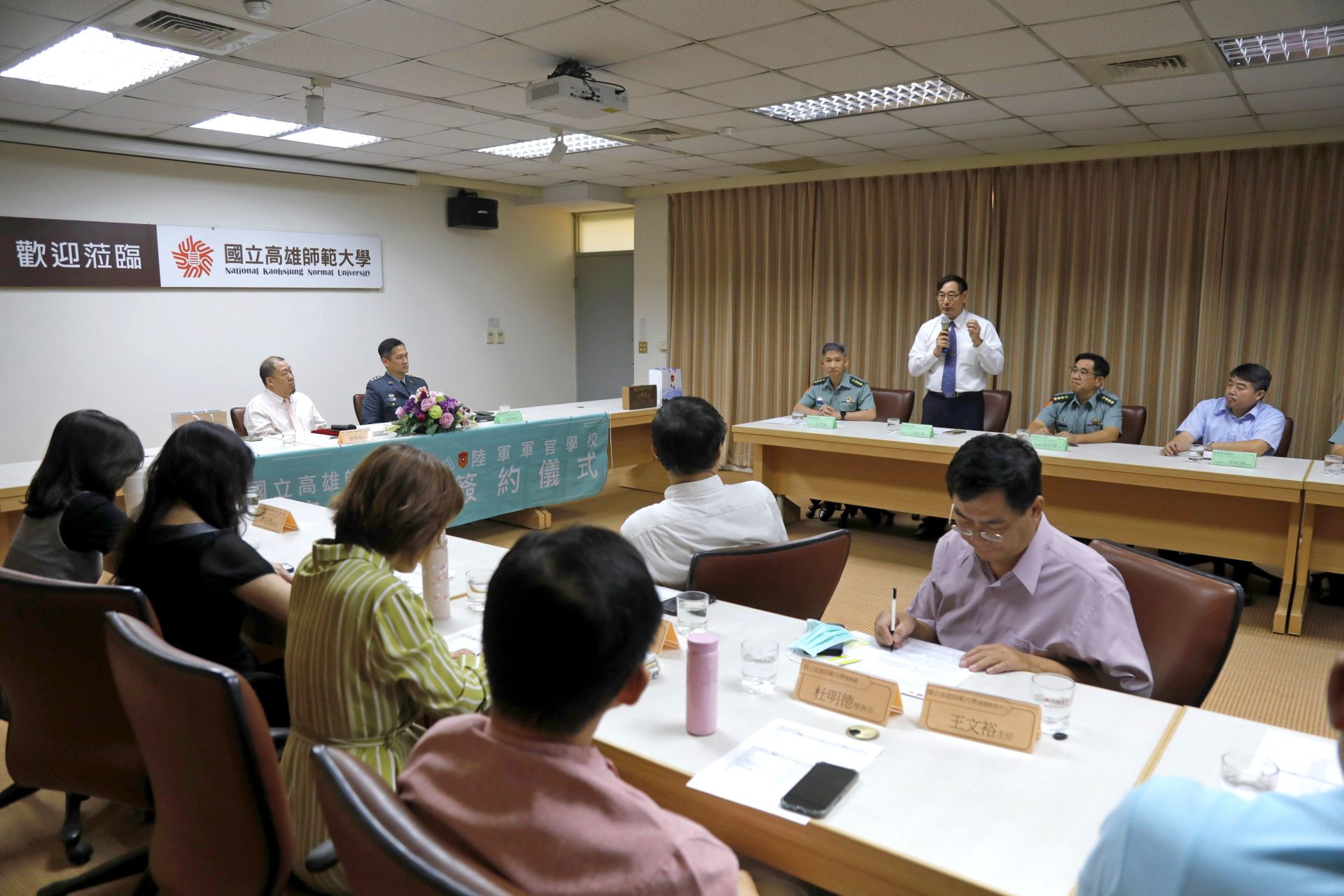 陸官與高師大重要行政主管對於此次策略聯盟均表重視，期盼深化兩校在教育與國防領域的合作，攜手開創新篇章。（記者孫建屏攝）