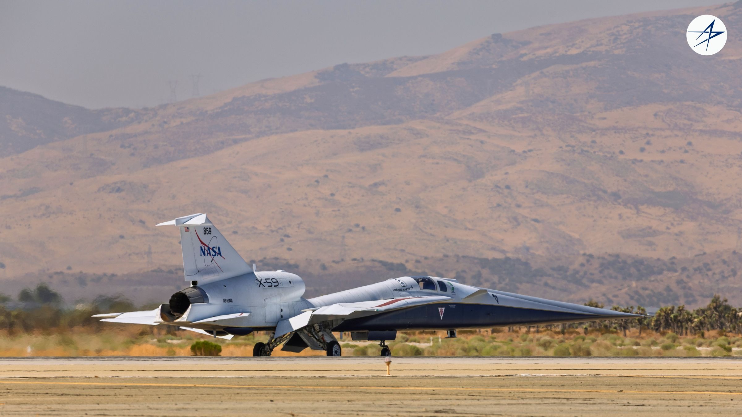 X-59外型獨特，未來將進行高空高速飛行測試，探索靜音超音速技術指標。（取自洛馬「X」帳號網站）
