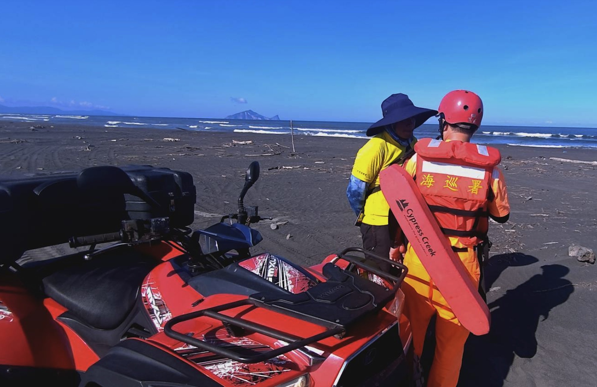 東北季風期間，海巡署北部分署加強北海岸巡邏勤務，守護民眾安全。（海巡署北部分署提供）