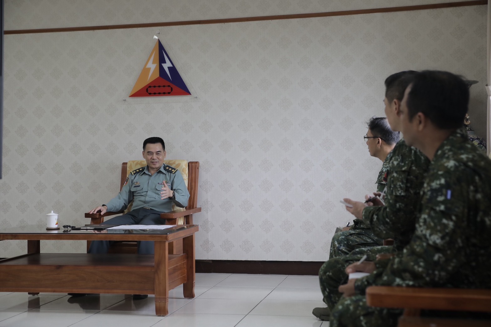 陸軍司令呂坤修上將昨日視導542旅操演復原工作。（陸軍司令部提供）