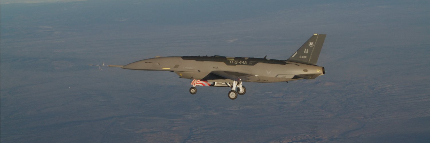 YFQ-44A延續慣例，在首飛階段並未收回起落架，確保測試安全。（取自Anduril「X」帳號）