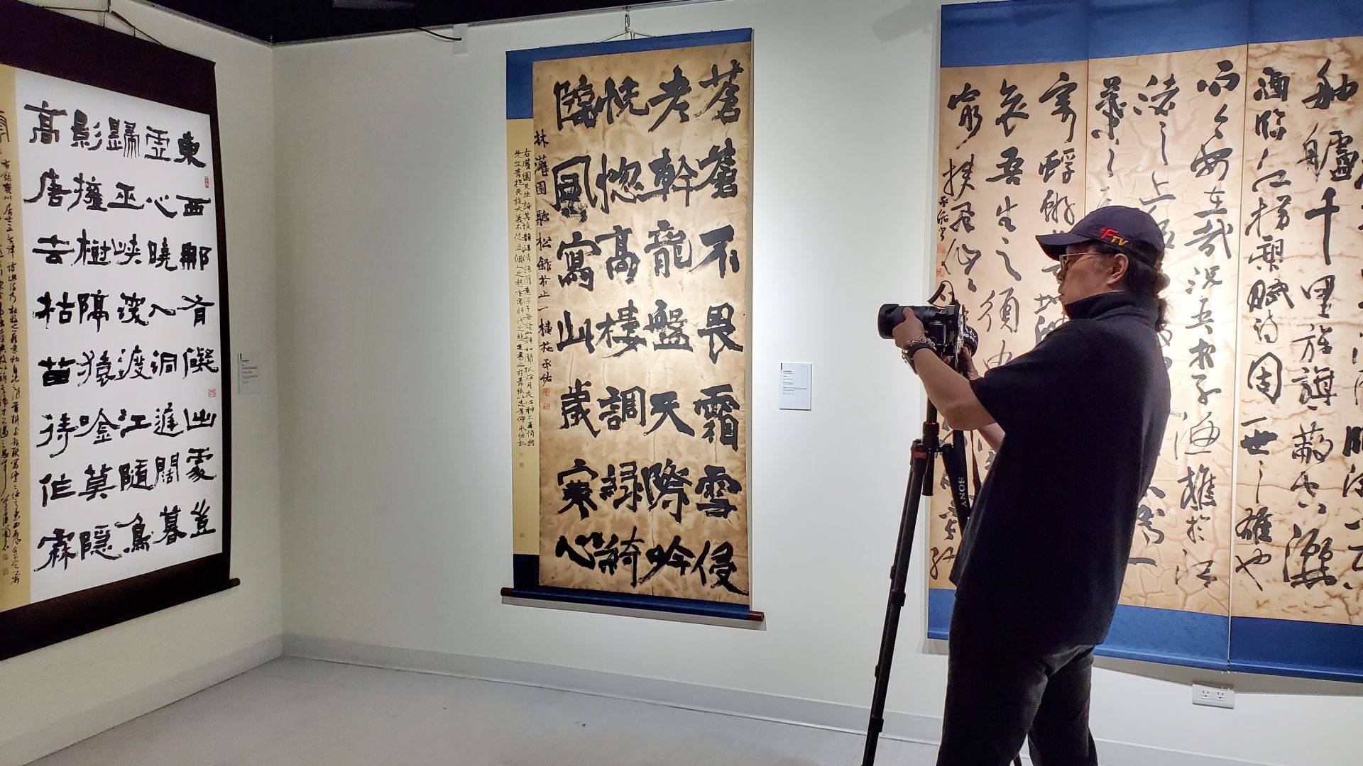 2025「中山青年藝術獎」作品展，得獎者幾乎來自美術研究所碩博班學生。（記者黃朝琴攝）