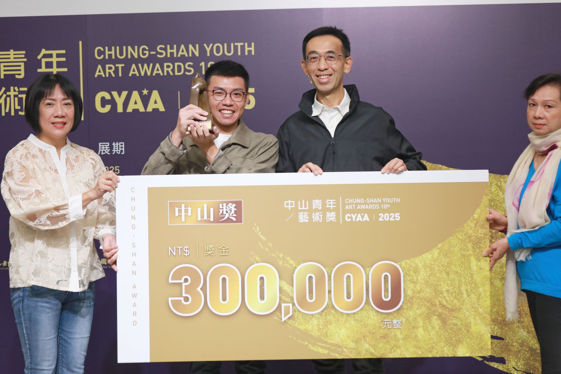 2025「中山青年藝術獎」水墨類首獎（中山獎）得主柯驎晏，獲30萬元獎金。（記者黃朝琴攝）