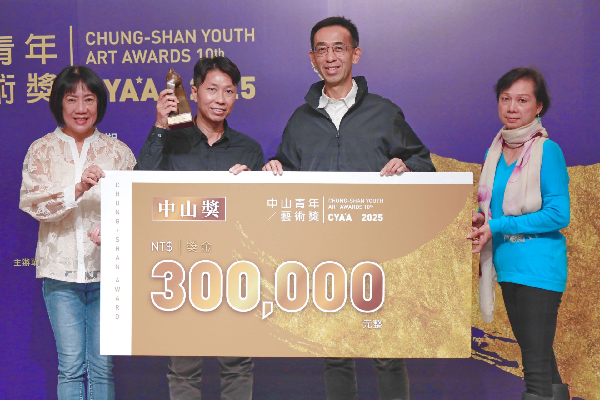2025「中山青年藝術獎」油畫類首獎（中山獎）得主林正哲，獲30萬元獎金。（記者黃朝琴攝）