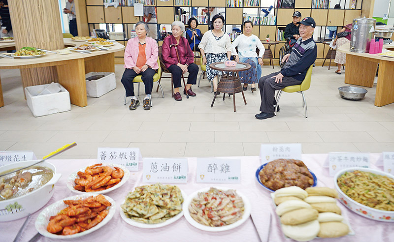 大江南北的好味道匯聚一堂，永大樂林居每週一次的長輩共餐活動，正要登場。