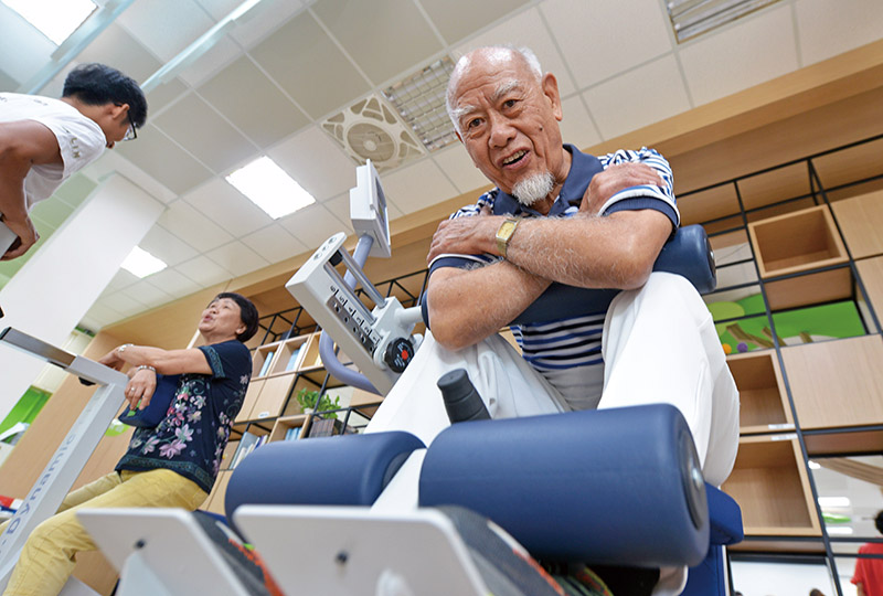 永大樂林居的長輩們不僅能在此鍛鍊體能，中午也可相約一起午餐，邊聊天邊用餐，讓食物更添風味。
