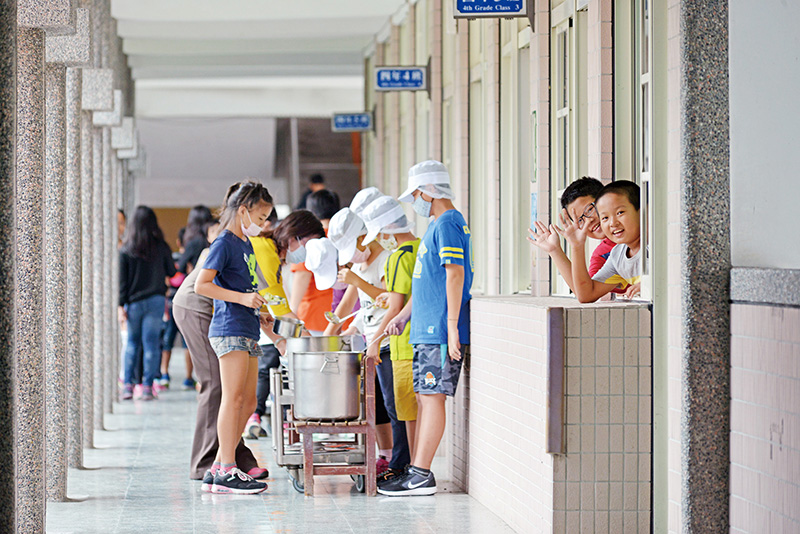 鶴聲國小十分努力將「吃的理念」成為學校生活教育的一環。