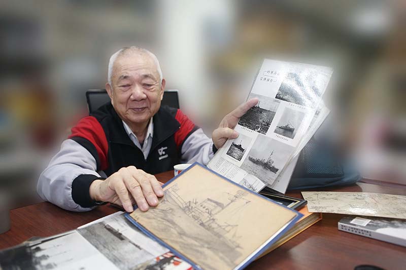 郭約義雖然不是職業軍人，但因為很喜歡研究軍事、戰史，擁有超過百本的相關書籍。