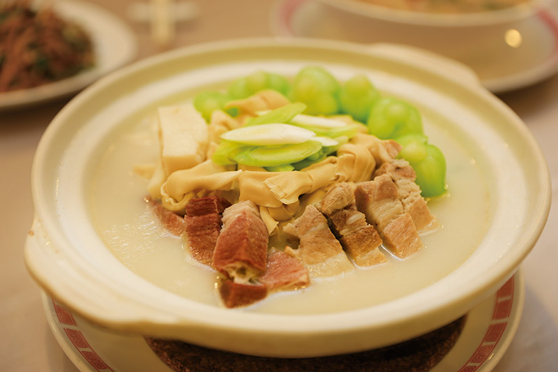 砂鍋醃篤鮮製作工序繁複。