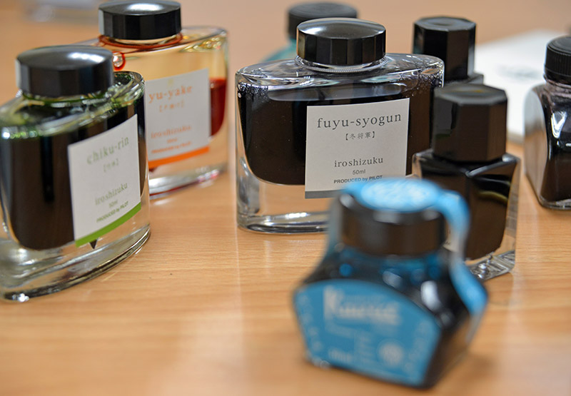 鋼筆字，筆觸介於毛筆與原子筆之間，同時隨墨水以及紙張的不同，其展現的風貌也不相同。