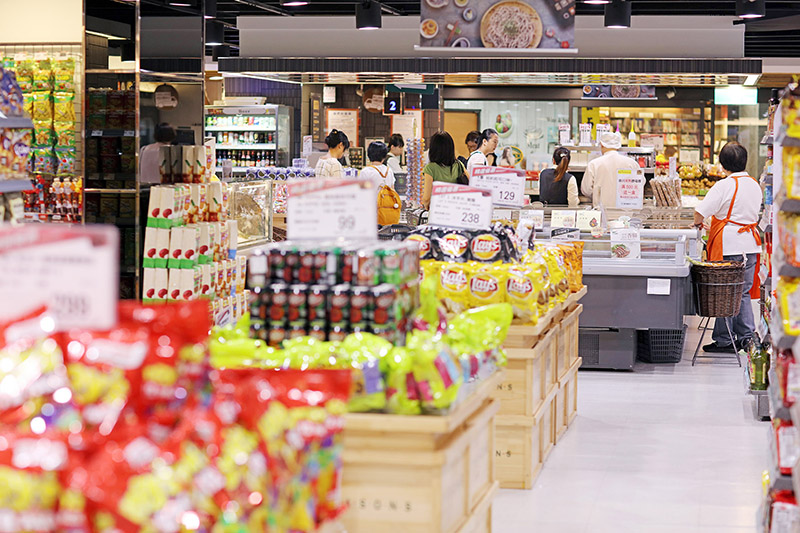 24小時的超市有眾多口味任君選擇。