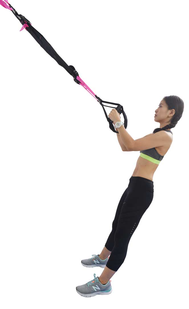 雙眼微微向上看是保持背部挺立的訣竅。