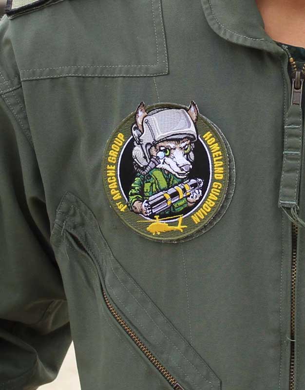 假日版臂章設計將老鷹、狼、雲豹等化身成可愛吉祥物。