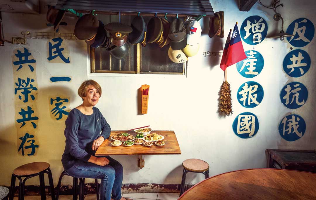 老闆娘張丹鳳嫁入軍人家庭後，學會眷村美味佳餚。