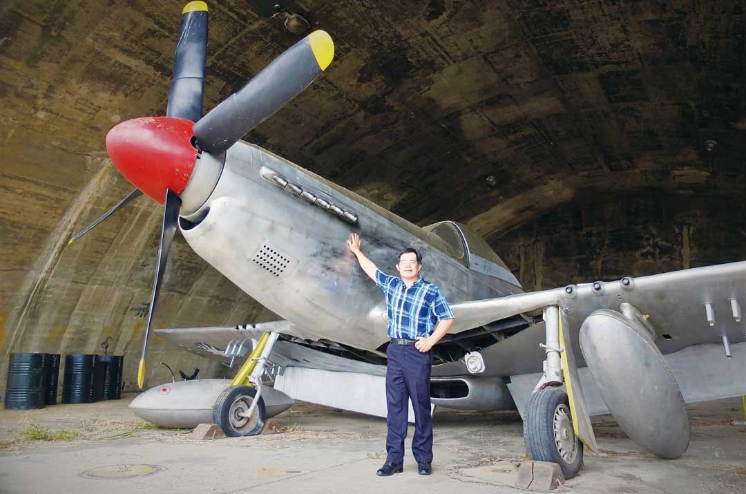 黃良誠接下《一把青》劇組，承製P-51D戰機重任，耗費心力、熬夜趕工，完美呈現P-51D的英姿。