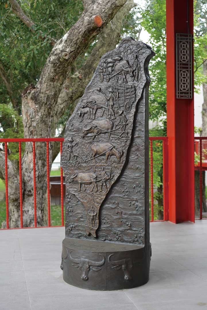 林木川教授作品—〈福爾摩沙的巨匠〉大型藝術雕像作品