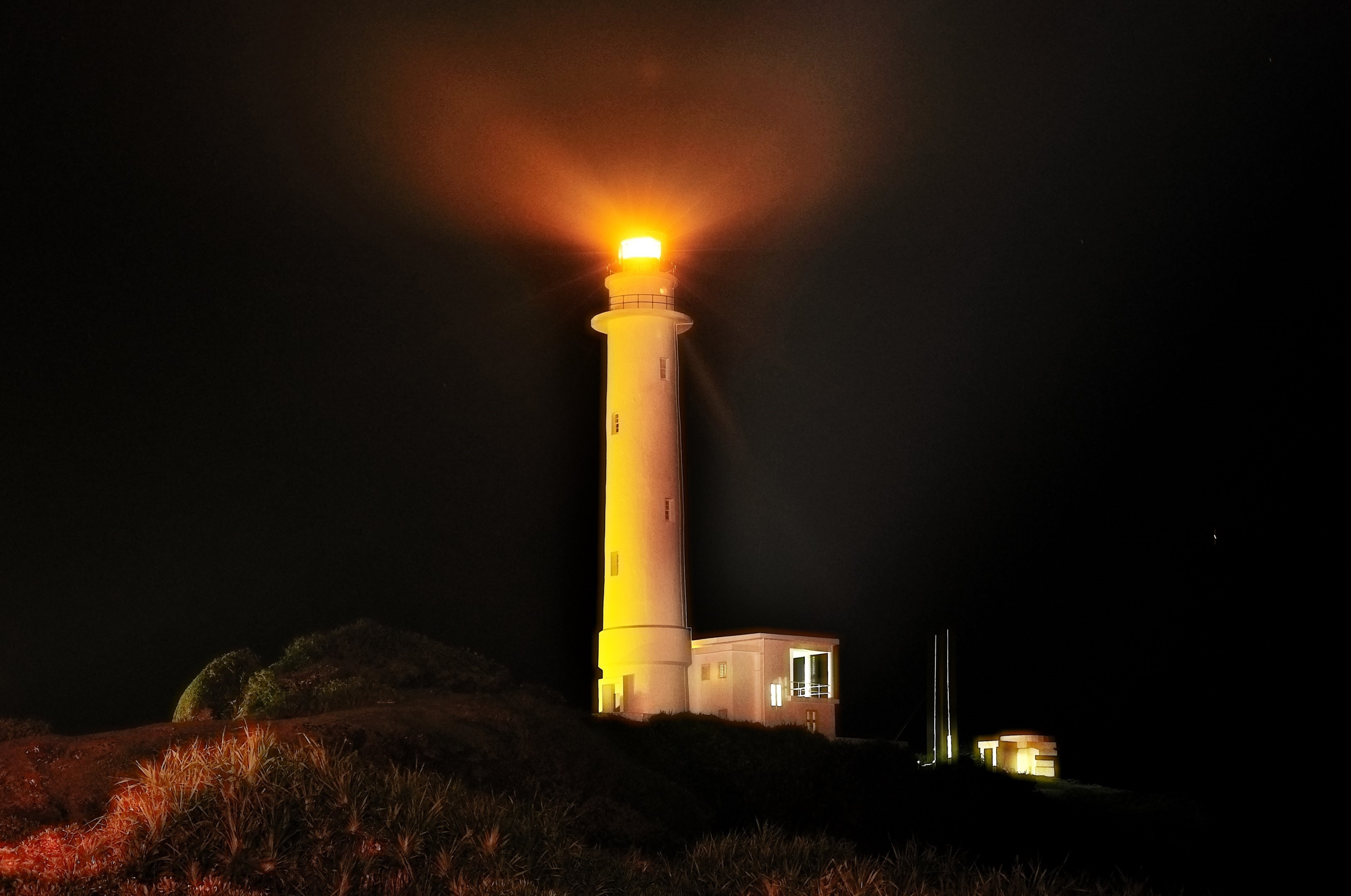 提供夜間航行船隻的綠島燈塔導航光芒，助航功能極為重要。 