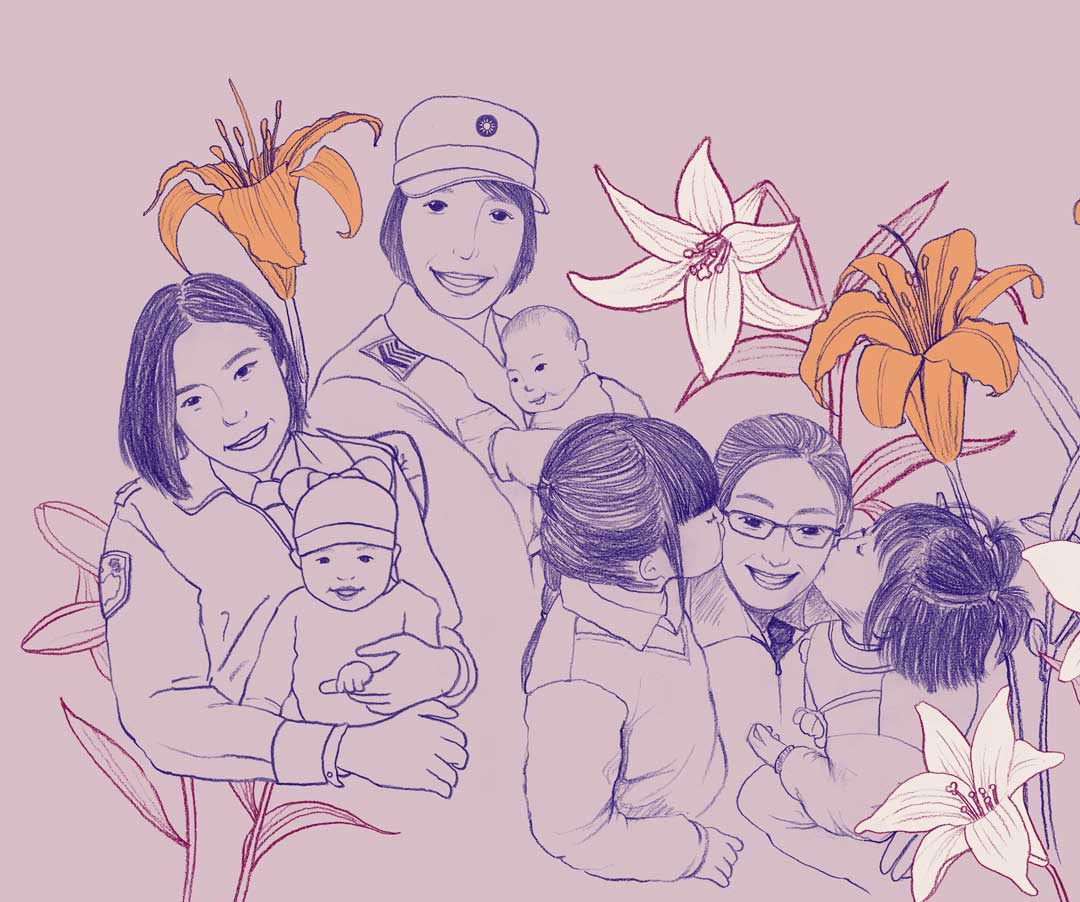 媽媽與孩子的素描照(左至右依序為：1.羅芷昀2.劉亭妤3.鄭詠馨)