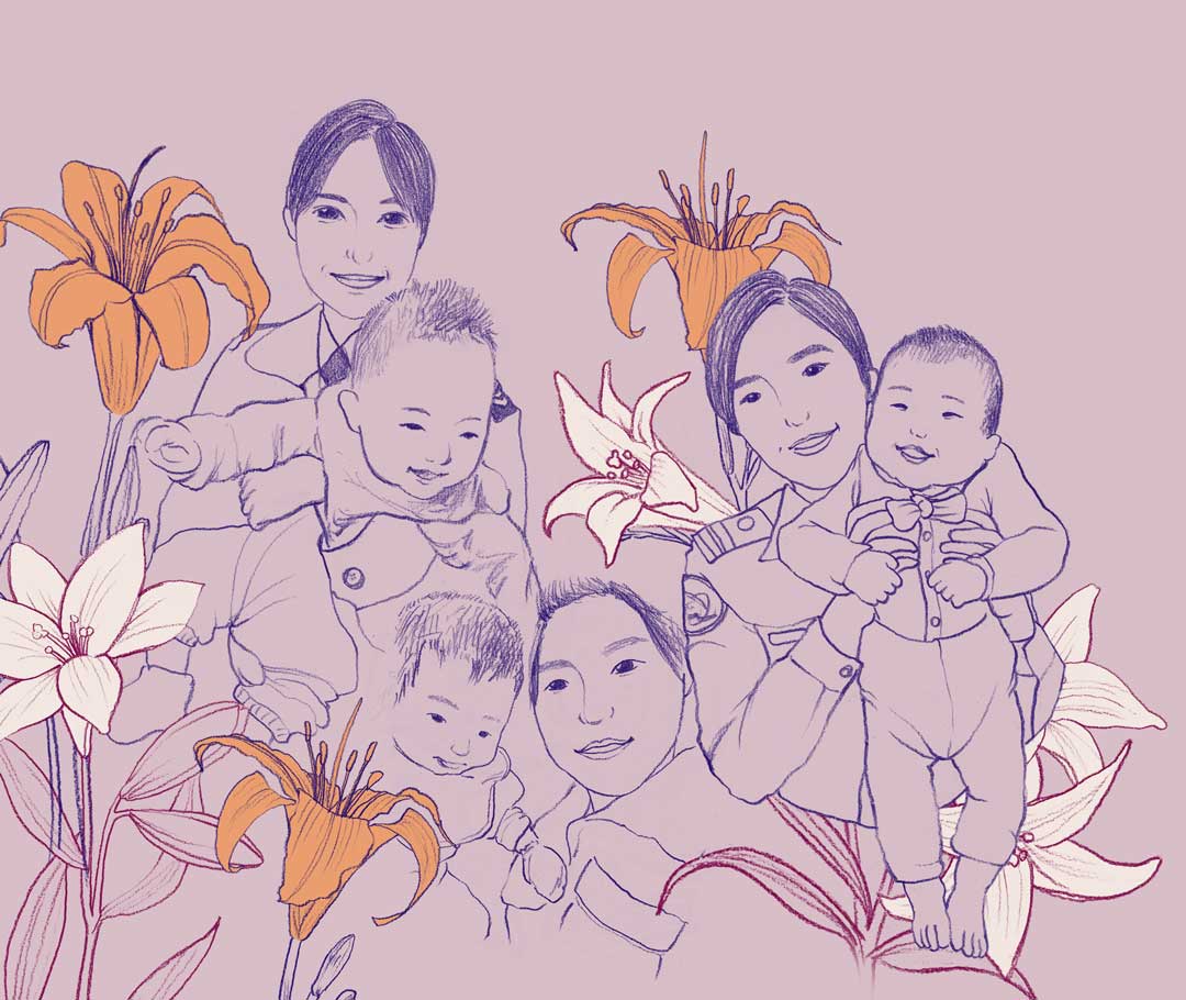 媽媽與孩子的素描照(左至右依序為：4.曾婉怡5.洪彩琪6.何巧玲)