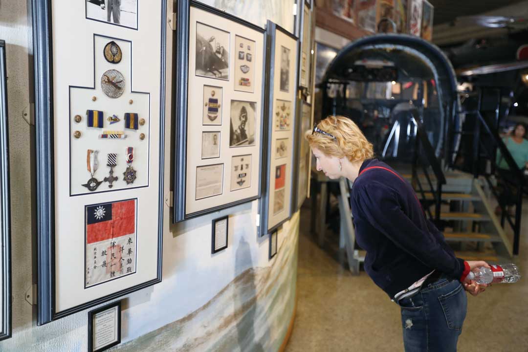 館內非常值得民眾仔細探索，尤其抗戰時期我國頒給空軍美籍志願大隊飛行員的獎狀，讓人覺得熟悉且感動。