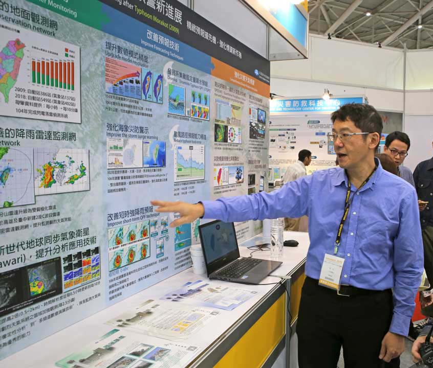 颱風來襲往往造成民眾生命財產損失，氣象局有效掌握天氣變化，提供先前的氣象預判對災情的預防是有絕大的助益。