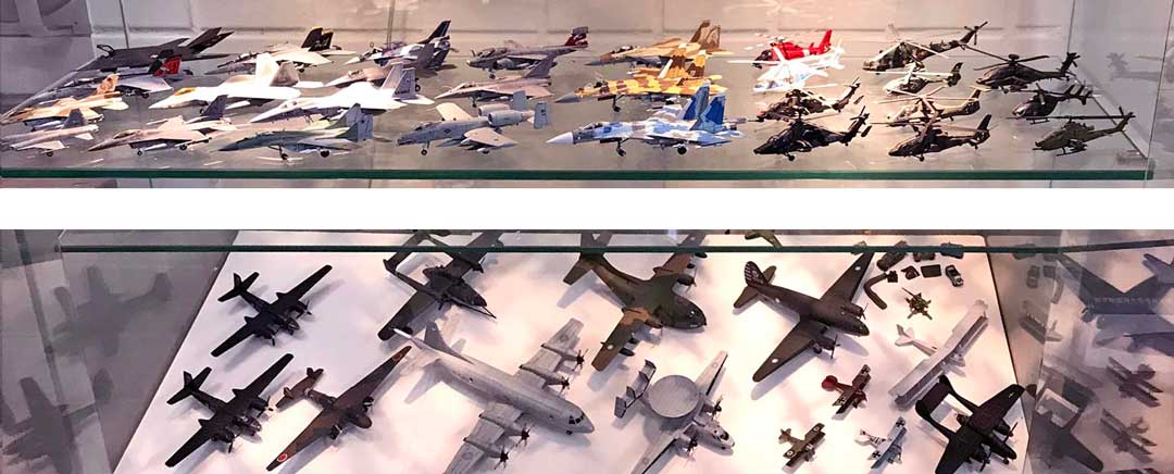 每架模型飛機的組裝與細節的考證，都須耗費數月才能完成。