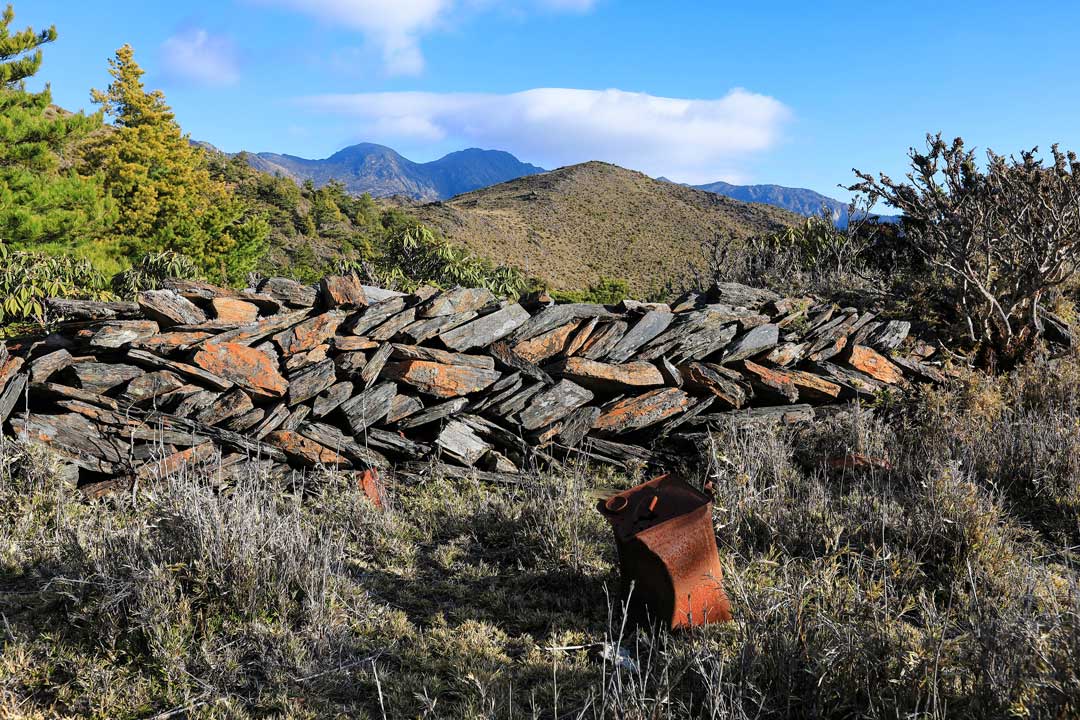 臺灣山中史蹟探尋，大水窟駐在所駁坎遺址。