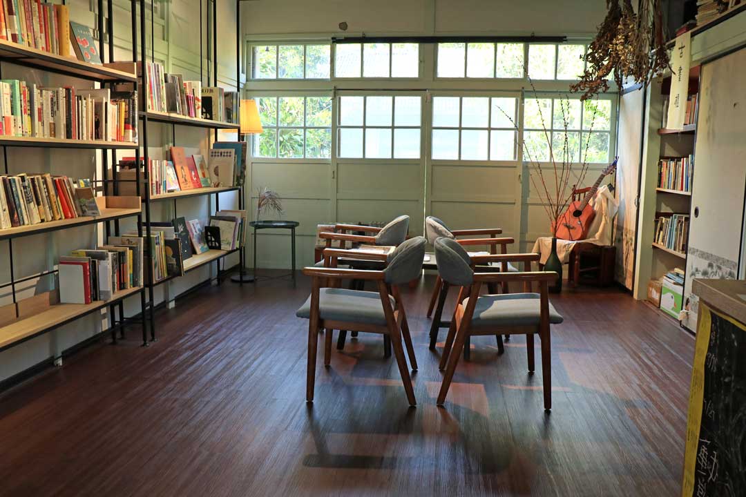 書店乘載文字風景，讓忙碌的心降落。