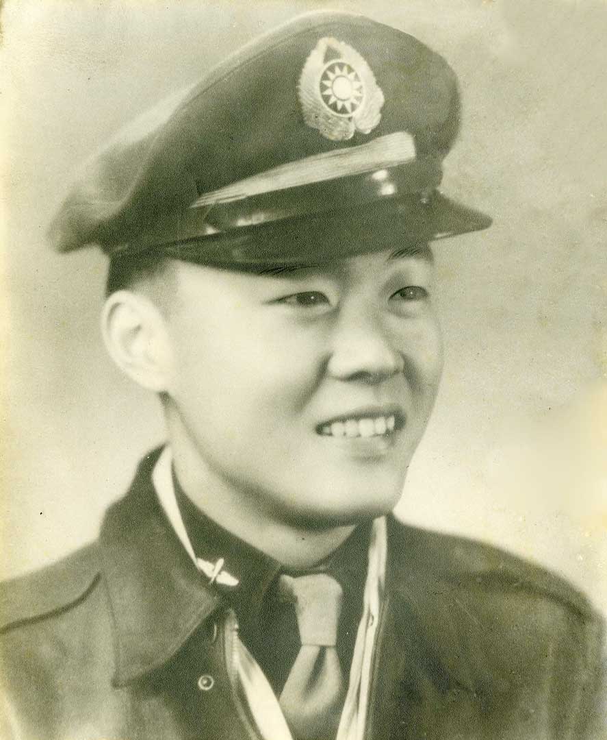 吳烈士仲渤民國16年生，空軍官校畢業即投身烽火禦敵衛國行列。