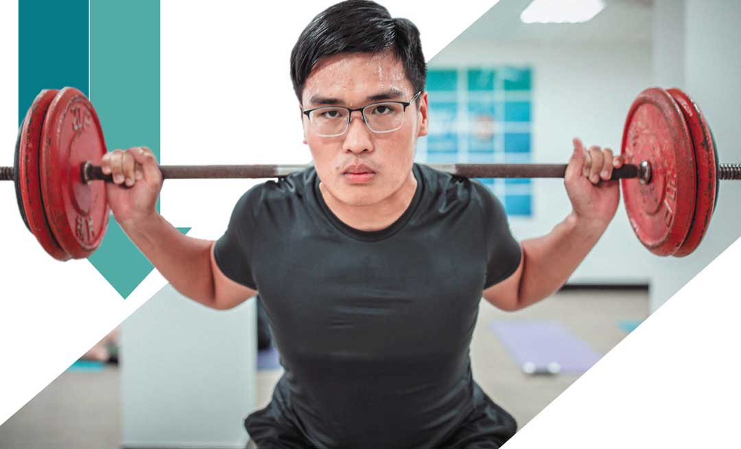 搭配槓鈴負重訓練，完成全套訓練。