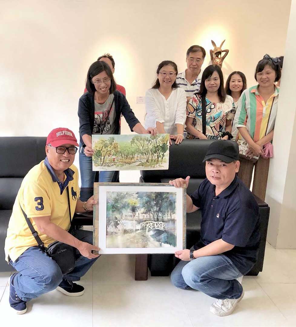 曉園寫生會，畫下曉園雨中最美的時刻。(前排左為張柏舟)