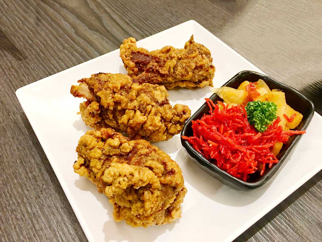 油炸噴香的佳餚—排骨酥。