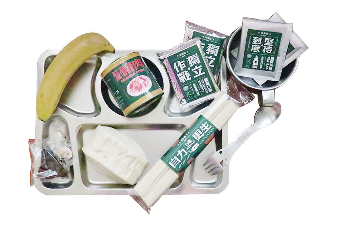 結合在地特色文創的「野戰口糧組合」，內容物非常豐富，可透過品嚐去探索它的背後故事。