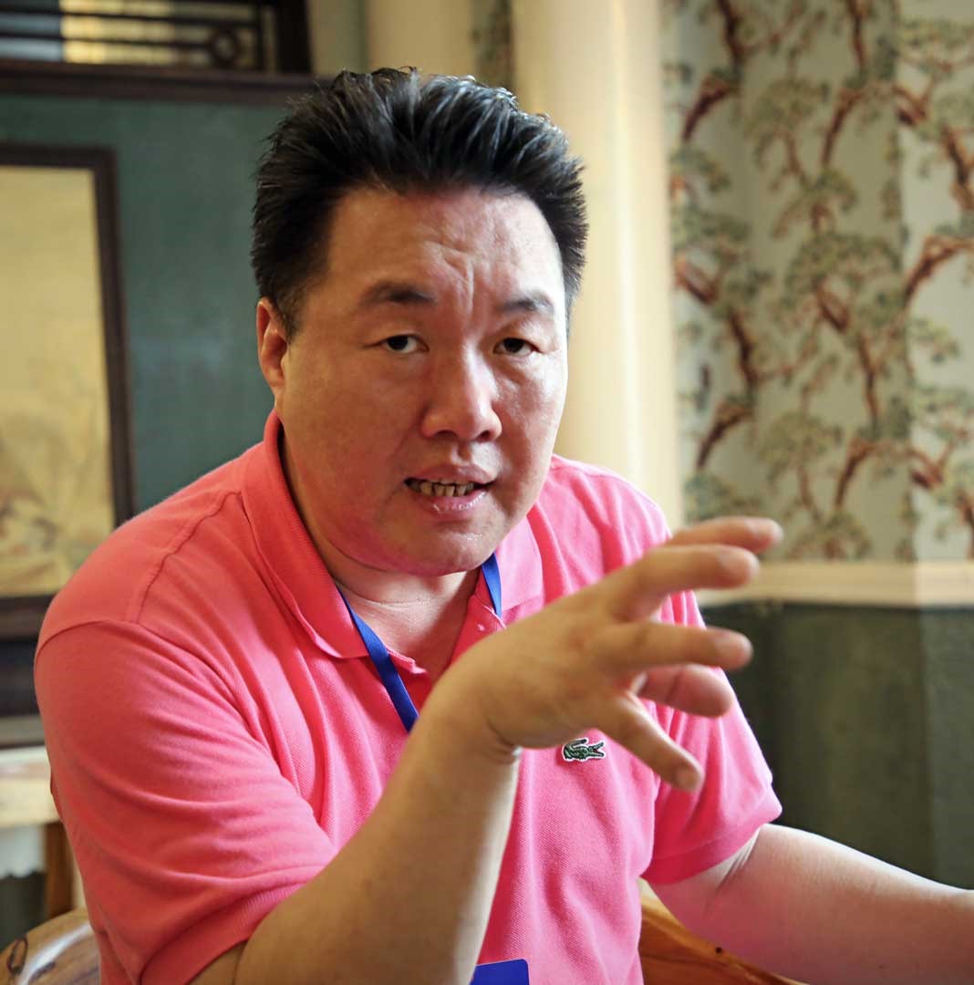 執行長何鴻棋用滿腔的熱情，耐心教導孩子們，學會一技之長。