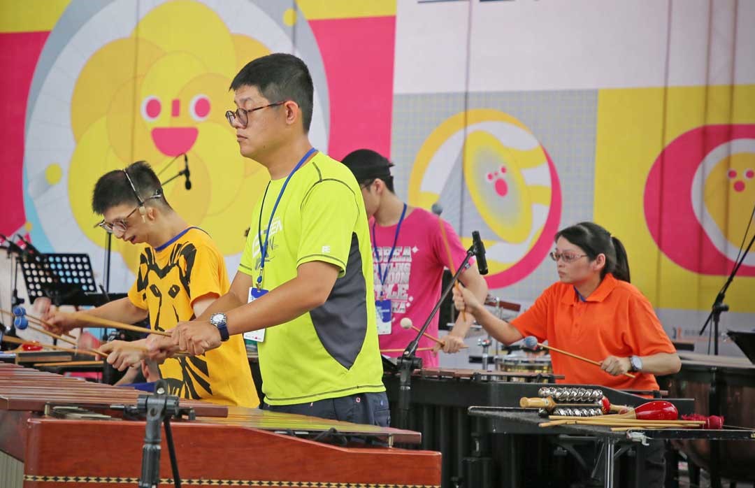 極光打擊樂團讓團員們愛上音樂、愛上演出。