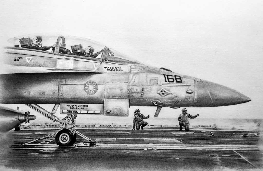 把國徽和名字畫在航艦的戰機上，畫作上放入自己的夢想。