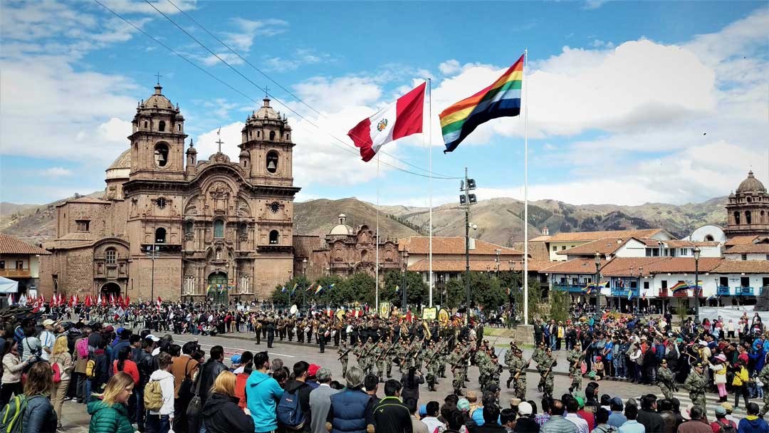 隨著太陽祭的到來，廣場上有一連串的慶典和遊行活動。